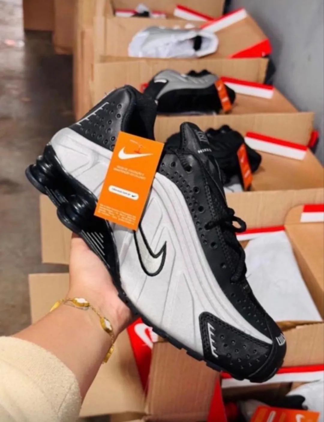 Nike Shox R4 