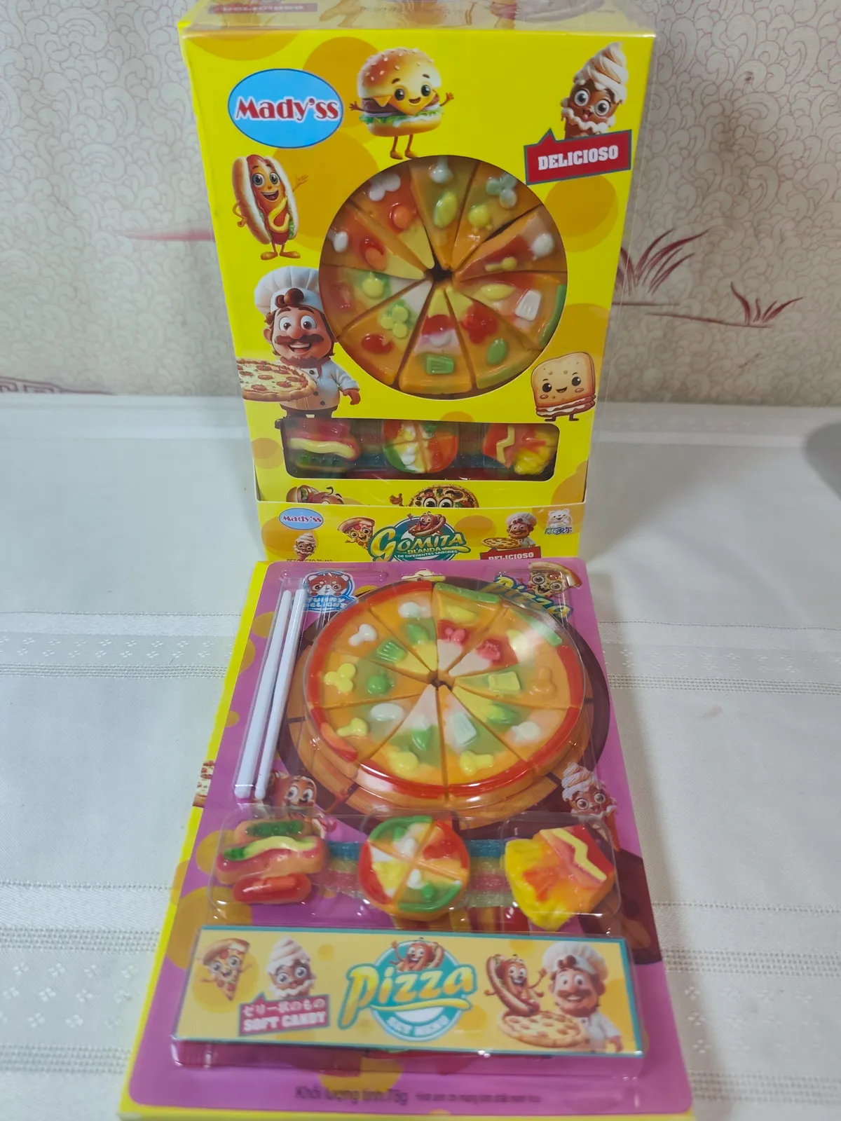 GOMITAS EN FORMA DE PIZZA.