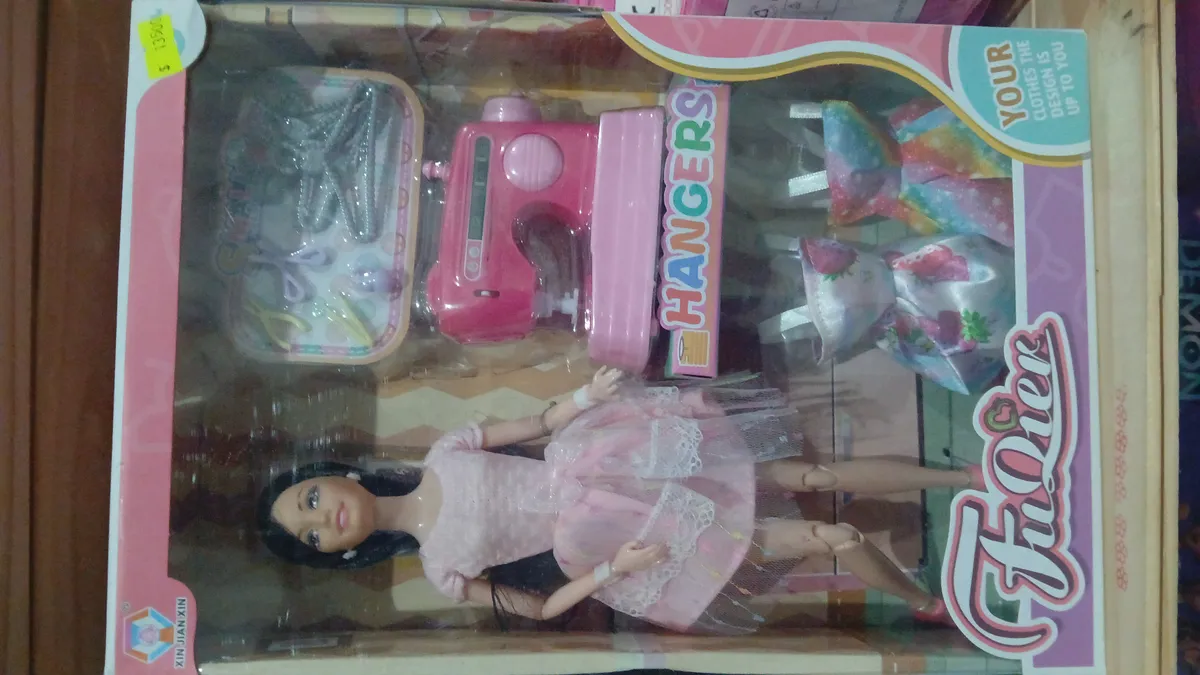 Muñeca costurera 