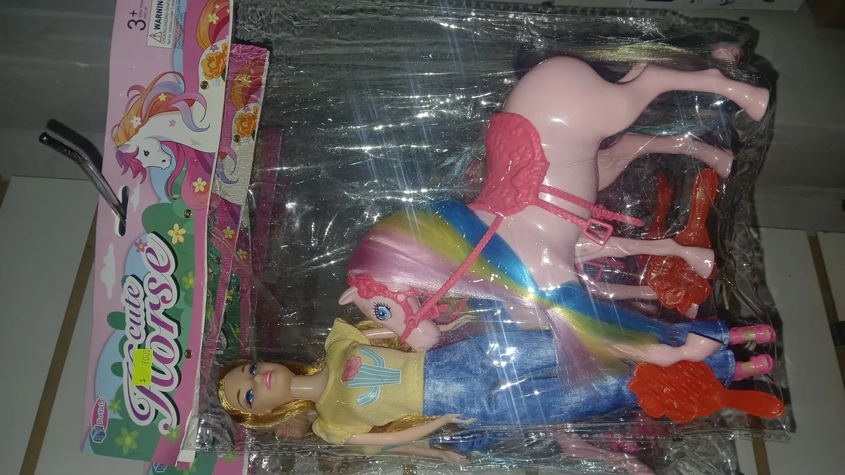 Muñeca + pony 