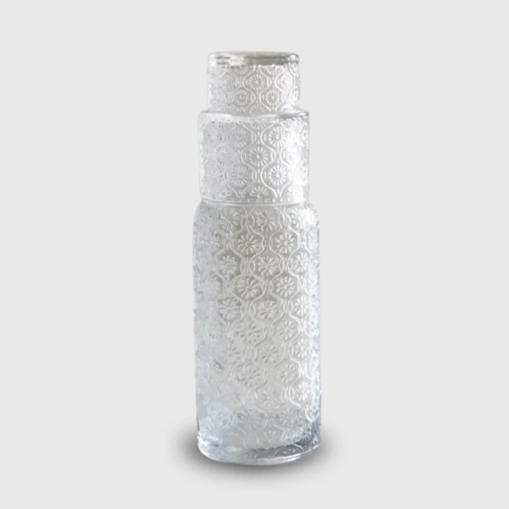 Botella de vidrio con vaso tapa