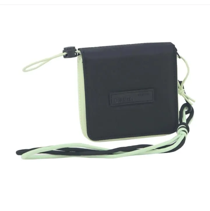 BILLETERA CORTA INFLUENCER DE NYLON 12 X 11 X 3 CM COLOR NEGRO (68B517A)