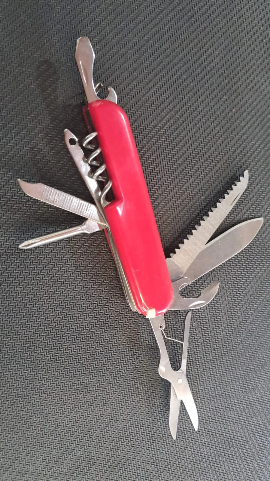 corta plumas con tijera