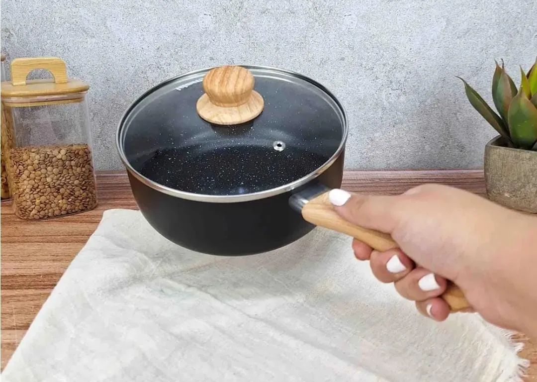 cacerola antiadherente 18 cm benabi con mango simil madera - imagen 2