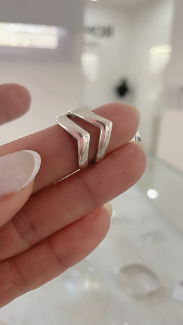 Anillo Doble V