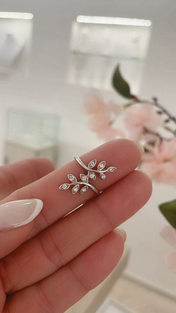Anillo Hoja Cruzado