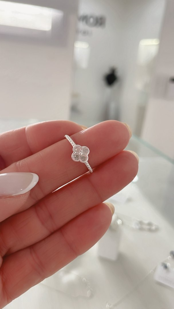 Anillo Flor Cubic