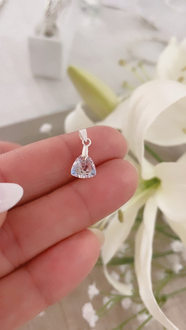 Dije Swarovski Triángulo Aurora Boreal