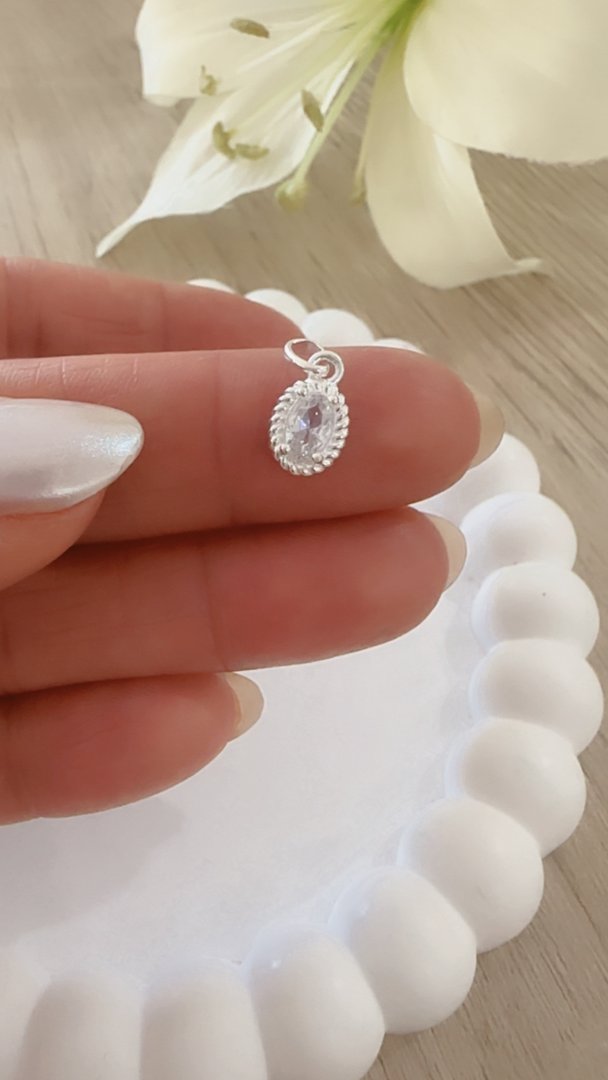 Dije Oval Cubic